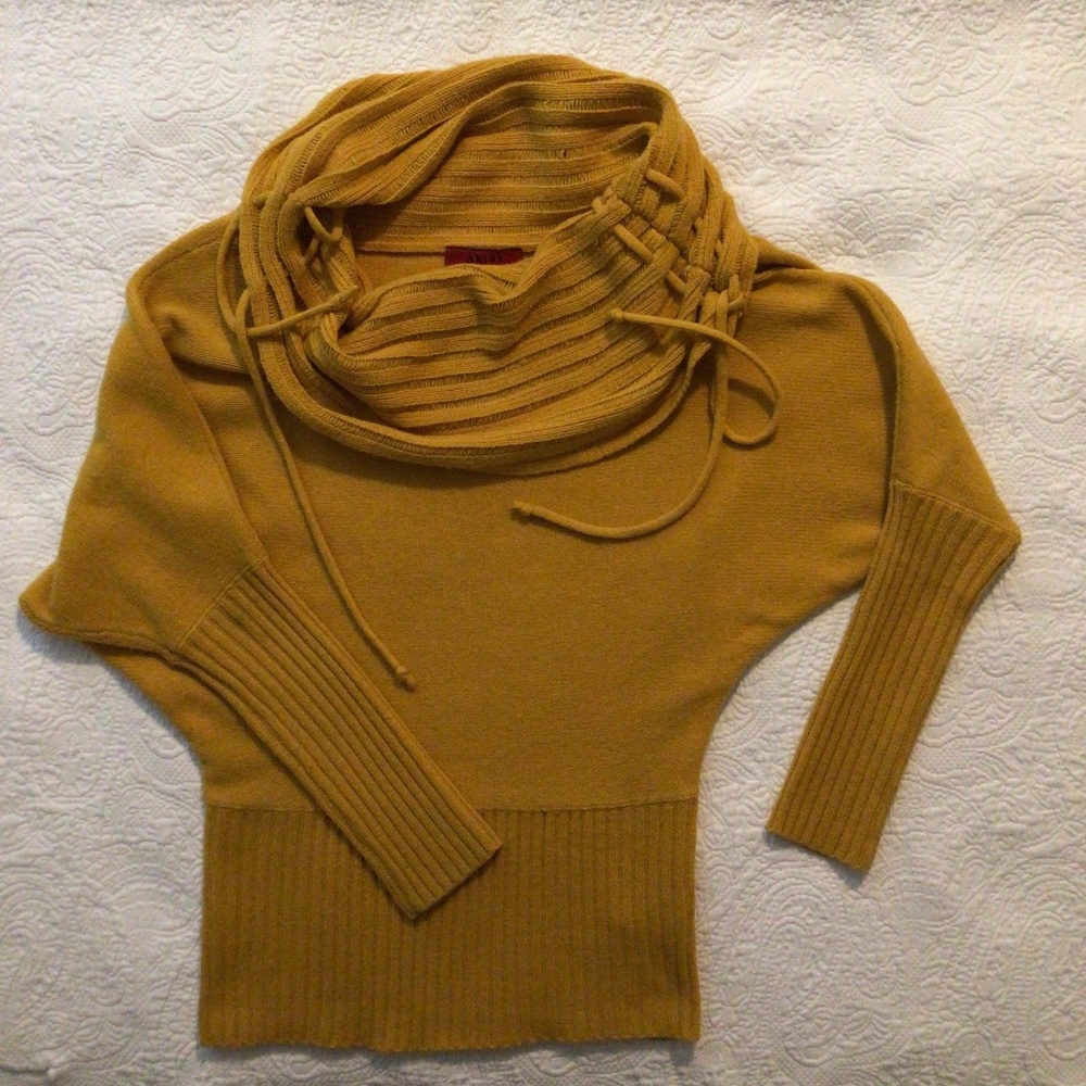 Akira sweater